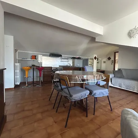 Glam House مونتيبراندون