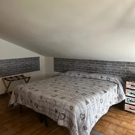 Glam House مونتيبراندون